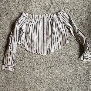 NWOT Super cute off shoulder pinstripe crop top💅